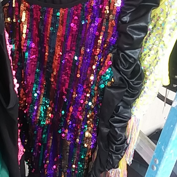 Costumes or outfits for damnce - Picture 1 of 7